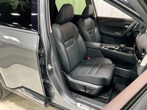 Used 2023 Nissan Rogue SL w/ SL Premium Package image 9