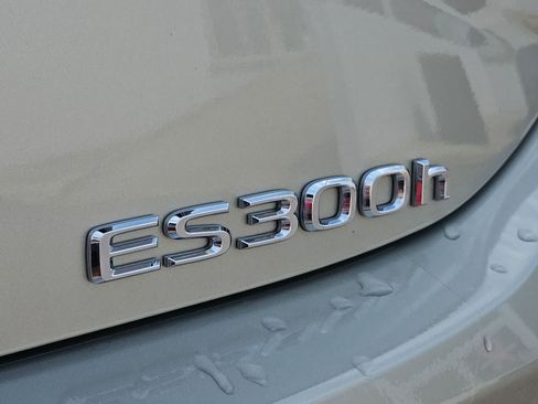 Used 2025 Lexus ES 300h w/ Premium Package FWD image 38
