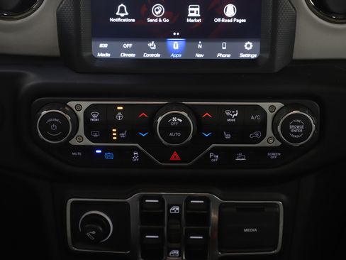 Used 2023 Jeep Wrangler Unlimited Sahara image 16