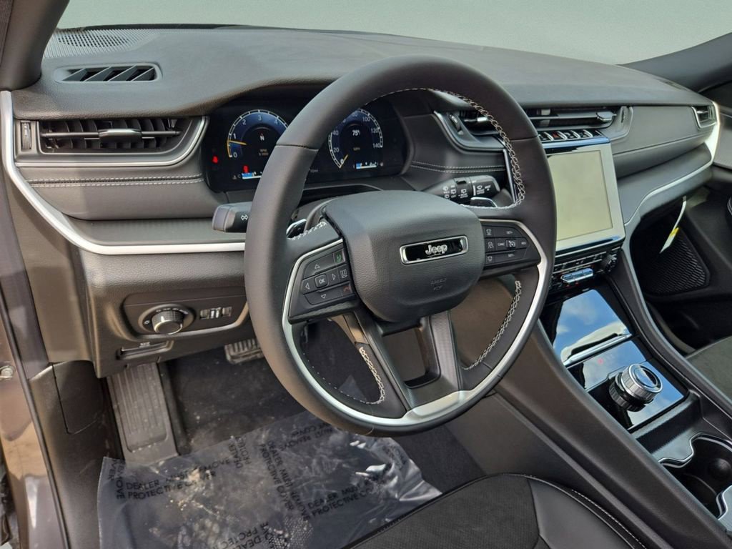 New 2025 Jeep Grand Cherokee Altitude RWD image 19