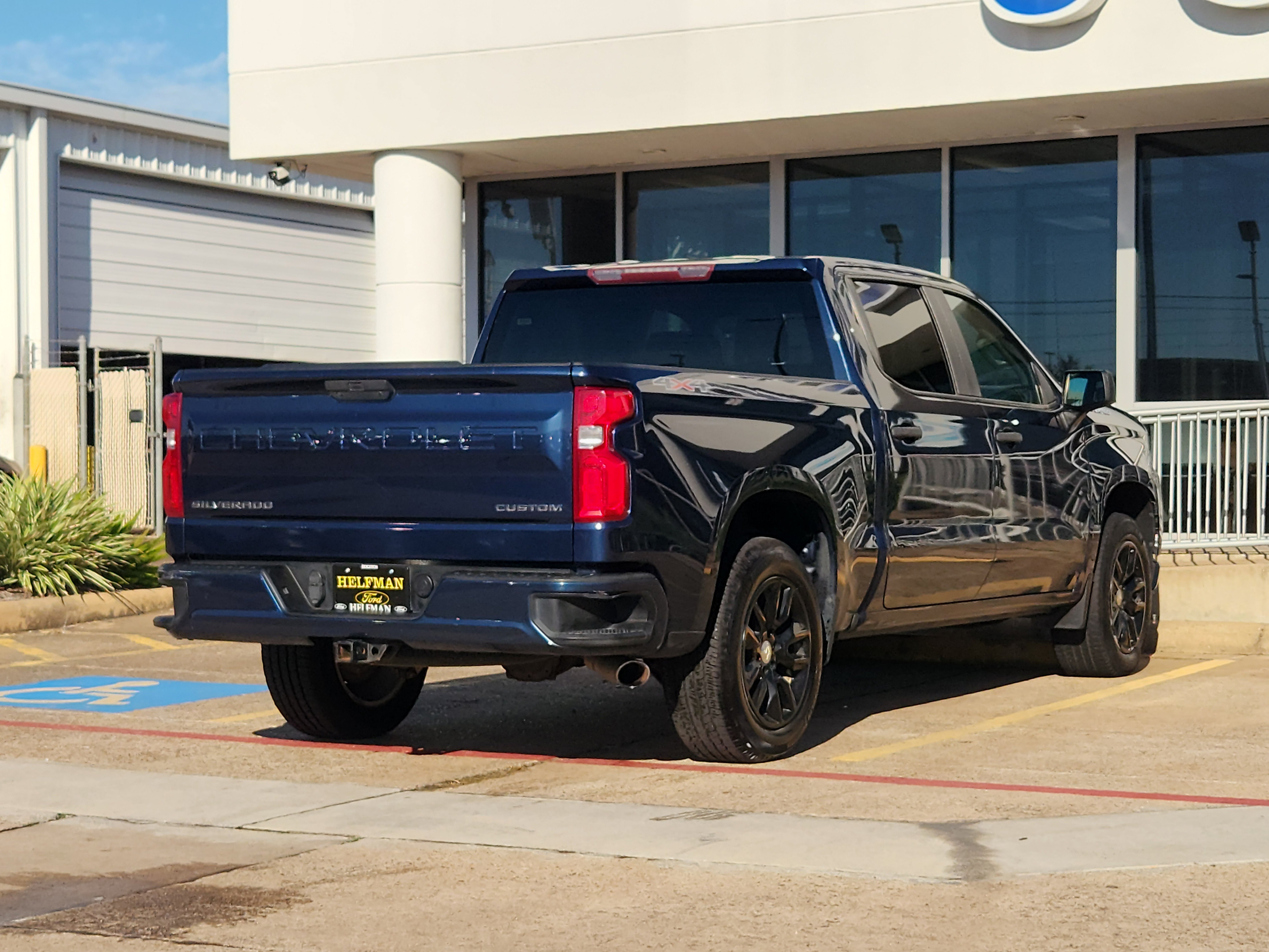 Used 2020 Chevrolet Silverado 1500 Custom w/ Custom Value Package AWD/4WD image 4