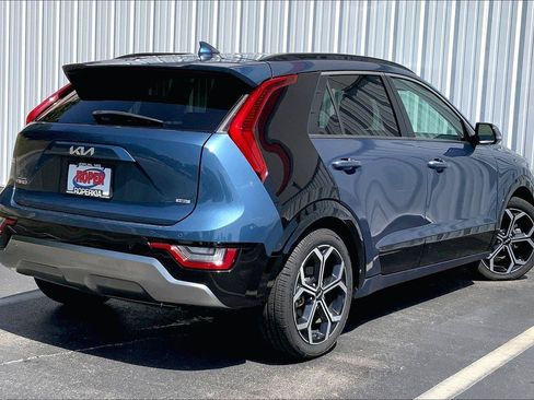 Used 2023 Kia Niro SX Touring FWD image 11