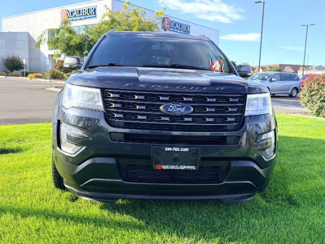 Used 2017 Ford Explorer XLT w/ Equipment Group 202A AWD/4WD image 2