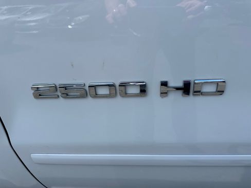 Used 2018 Chevrolet Silverado 2500 LT AWD/4WD image 9
