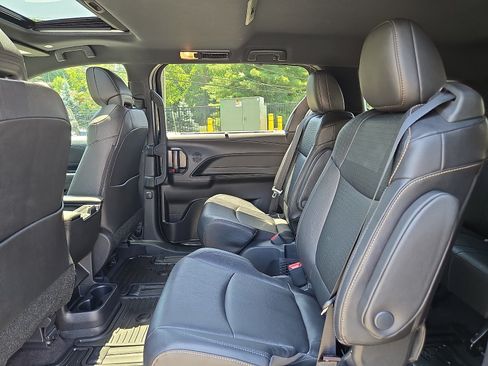 Used 2025 Toyota Sienna XLE Woodland Edition AWD/4WD image 10