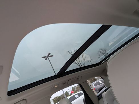 Used 2023 Volvo XC60 B5 Ultimate w/ Climate Package image 26