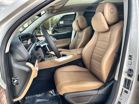New 2026 Mercedes-Benz GLS 580 4MATIC image 3