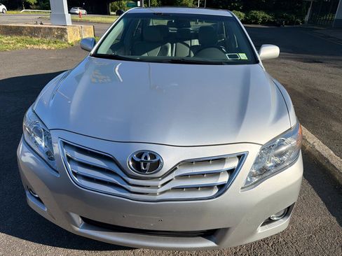 Used 2011 Toyota Camry XLE w/ XLE Extra-Value Pkg #2 FWD image 2