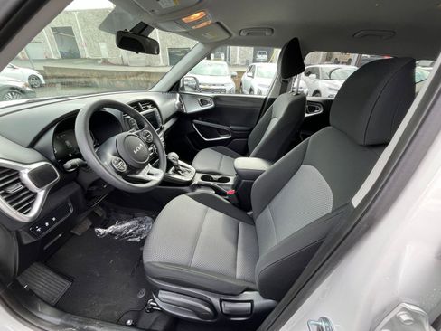 Used 2025 Kia Soul LX w/ LX Technology Package image 24