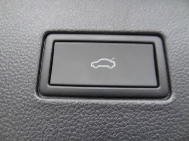 Used 2024 Volkswagen Atlas SE AWD/4WD image 13