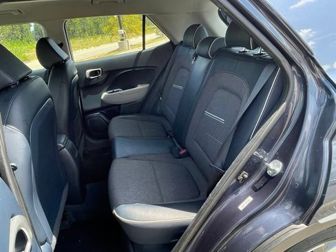 Used 2023 Hyundai Venue Limited w/ Cargo Package FWD image 35