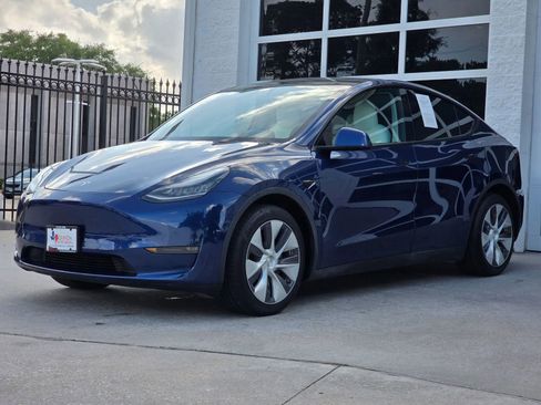 Used 2021 Tesla Model Y Long Range image 9