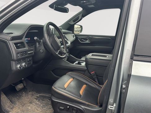 Used 2024 GMC Yukon XL AT4 w/ Technology Package image 3