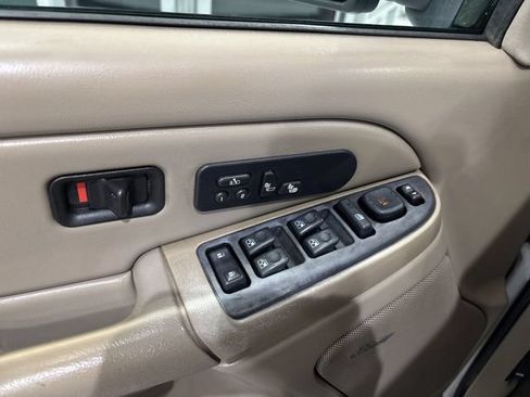 Used 2004 GMC Sierra 2500 SLT w/ Heavy-Duty Power Package AWD/4WD image 29