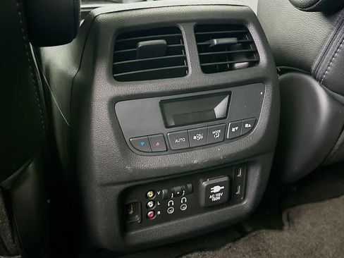 Used 2016 Honda Pilot Touring image 13