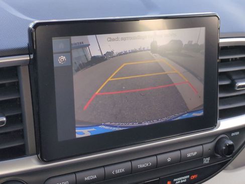 Used 2025 Hyundai Venue SEL image 14