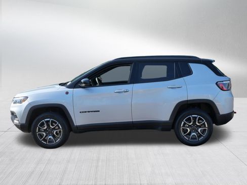 Used 2025 Jeep Compass Trailhawk AWD/4WD image 4