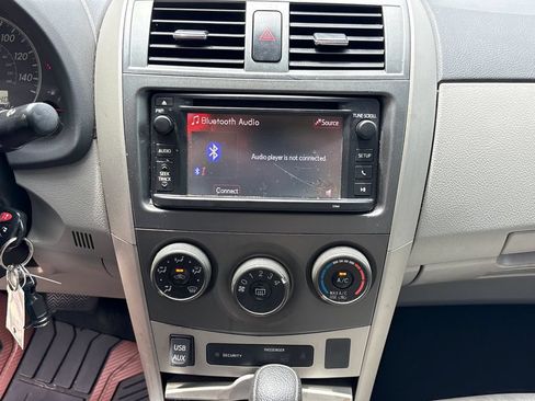 Used 2013 Toyota Corolla LE FWD image 24