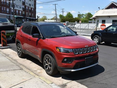 Used 2025 Jeep Compass Limited AWD/4WD image 4