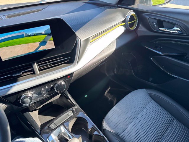 Used 2025 Chevrolet Trax LT FWD image 38