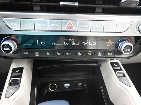 New 2025 Kia Telluride EX w/ EX Captain's Chair Package image 20