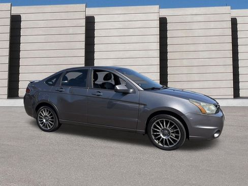 Used 2010 Ford Focus SES FWD image 5