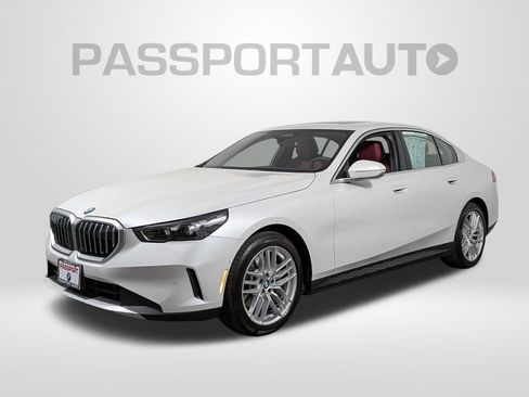 Used 2025 BMW 530i xDrive image 1