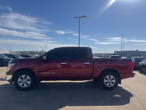 Used 2019 Nissan Titan SV w/ SV Convenience Package image 11