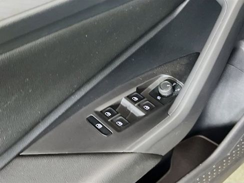 Used 2020 Volkswagen Jetta SE image 16