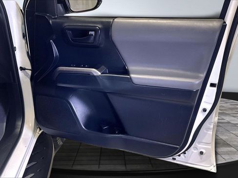 Used 2019 Toyota Tacoma SR5 image 29