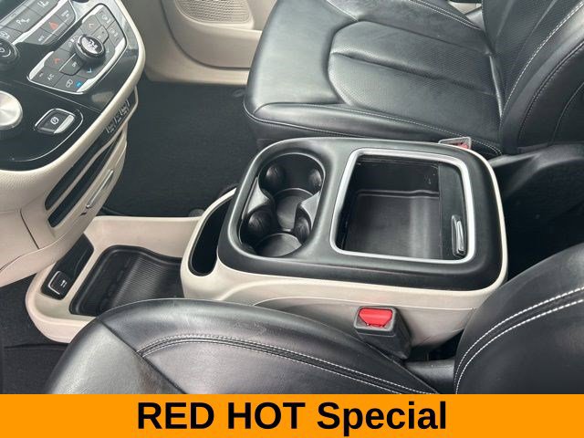 Used 2023 Chrysler Pacifica Touring-L FWD image 30