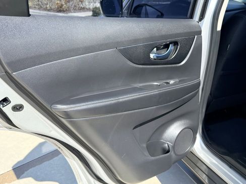 Used 2017 Nissan Rogue S image 17