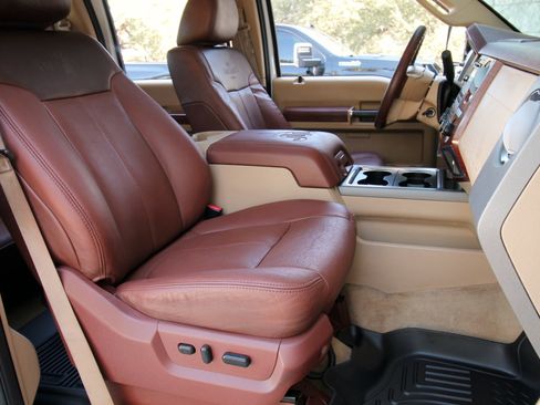 Used 2011 Ford F250 King Ranch w/ King Ranch w/Chrome Pkg image 40