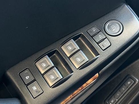 Used 2019 Chevrolet Suburban Premier AWD/4WD image 14