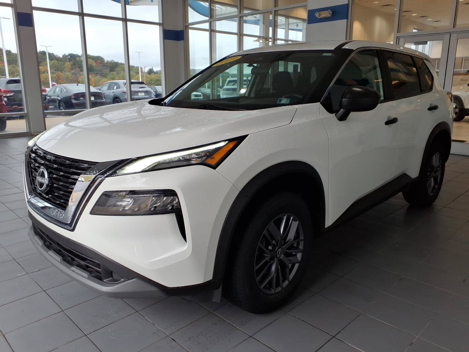 Used 2023 Nissan Rogue S AWD/4WD image 9