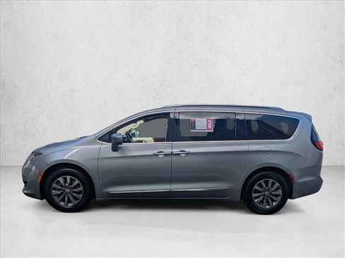 Used 2019 Chrysler Pacifica Touring-L Plus image 9