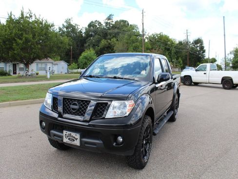 Used 2020 Nissan Frontier SV w/ Midnight Edition Floor Mats AWD/4WD image 3