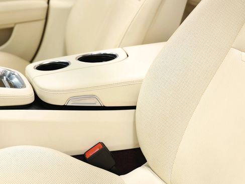 Used 2022 Porsche Panamera image 21