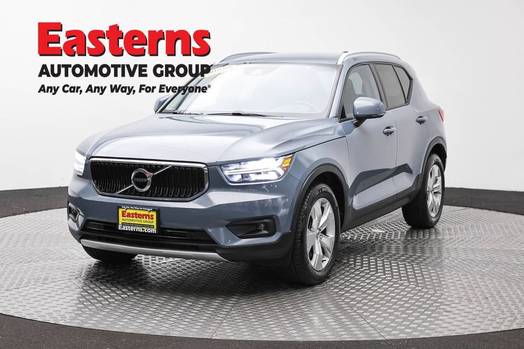 Used 2021 Volvo XC40 T4 Momentum FWD image 1