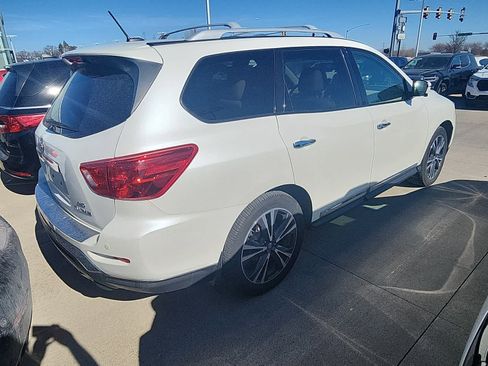 Used 2017 Nissan Pathfinder Platinum image 5