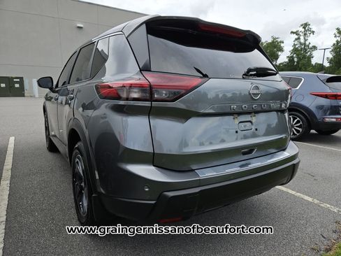 Used 2025 Nissan Rogue SV FWD image 10