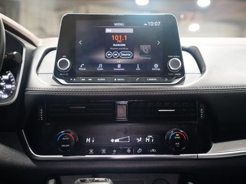 Used 2023 Nissan Rogue SV image 12