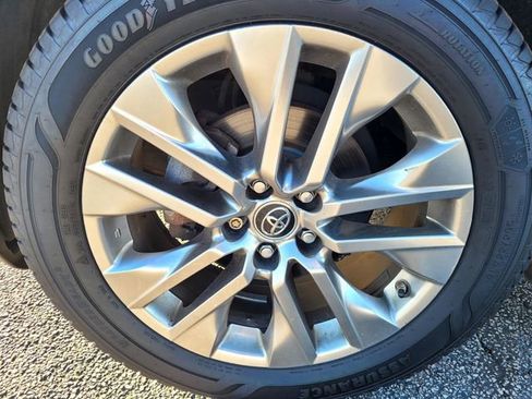 Used 2019 Toyota RAV4 Limited image 13