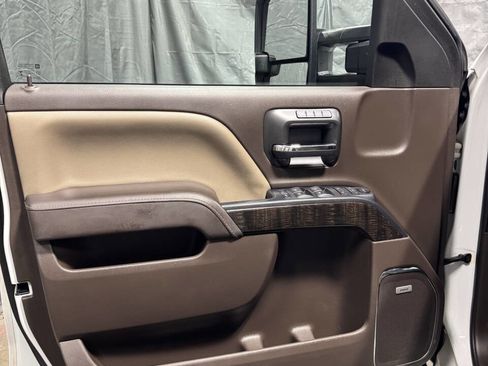 Used 2016 GMC Sierra 2500 Denali w/ Duramax Plus Package image 10