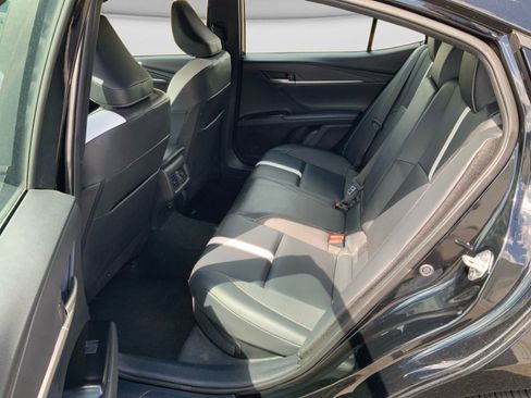 Used 2025 Toyota Camry SE FWD image 35