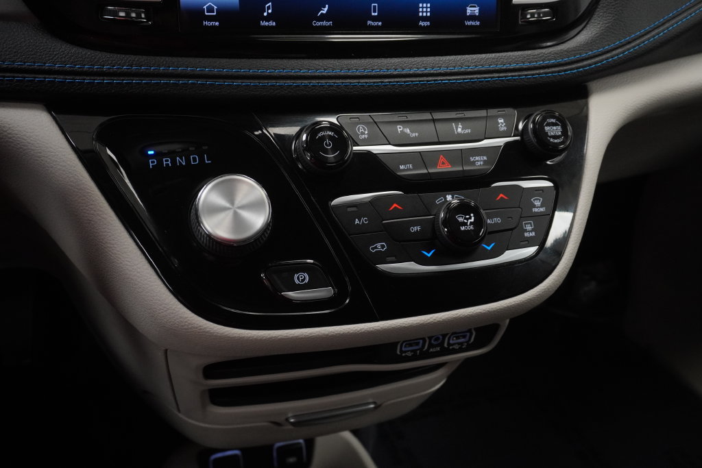 Certified 2021 Chrysler Pacifica Touring-L FWD image 26