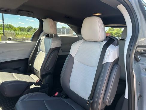 Used 2023 Toyota Sienna XSE AWD/4WD image 21