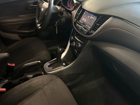 Used 2020 Chevrolet Trax LS FWD image 18
