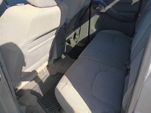 Used 2010 Nissan Frontier SE image 4