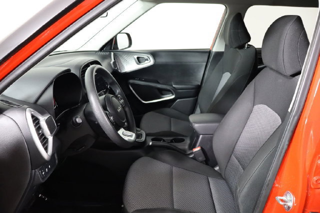 Used 2024 Kia Soul LX w/ LX Technology Package FWD image 18